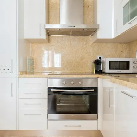 Plum Guide - Analogy Apartment Lisbon